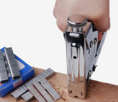 傳統(tǒng)木工鋸就別用了,現(xiàn)在流行高科技的五金工具,一件更比三件強(qiáng)